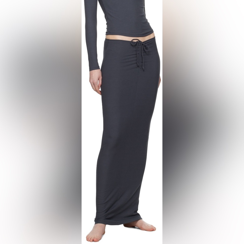 Skims Soft Lounge Ruched-front Long Skirt In Graphite - Picture 9 of 13